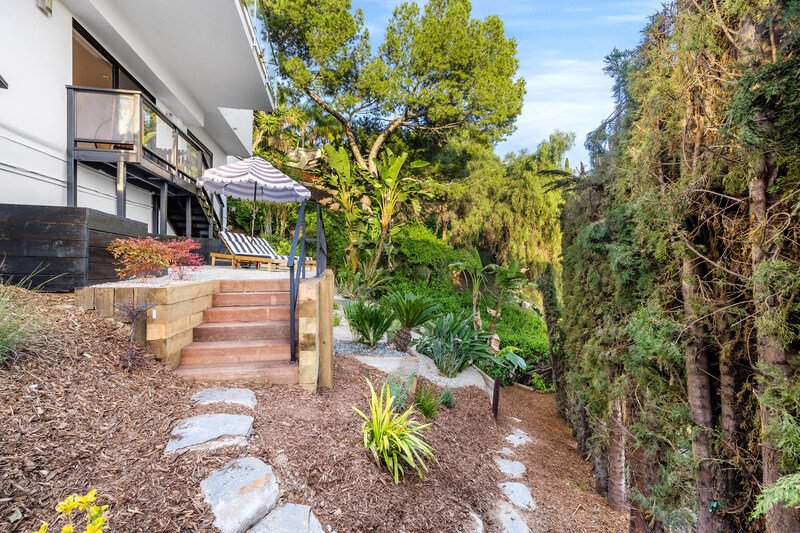 moderno jardin estilo hollywood